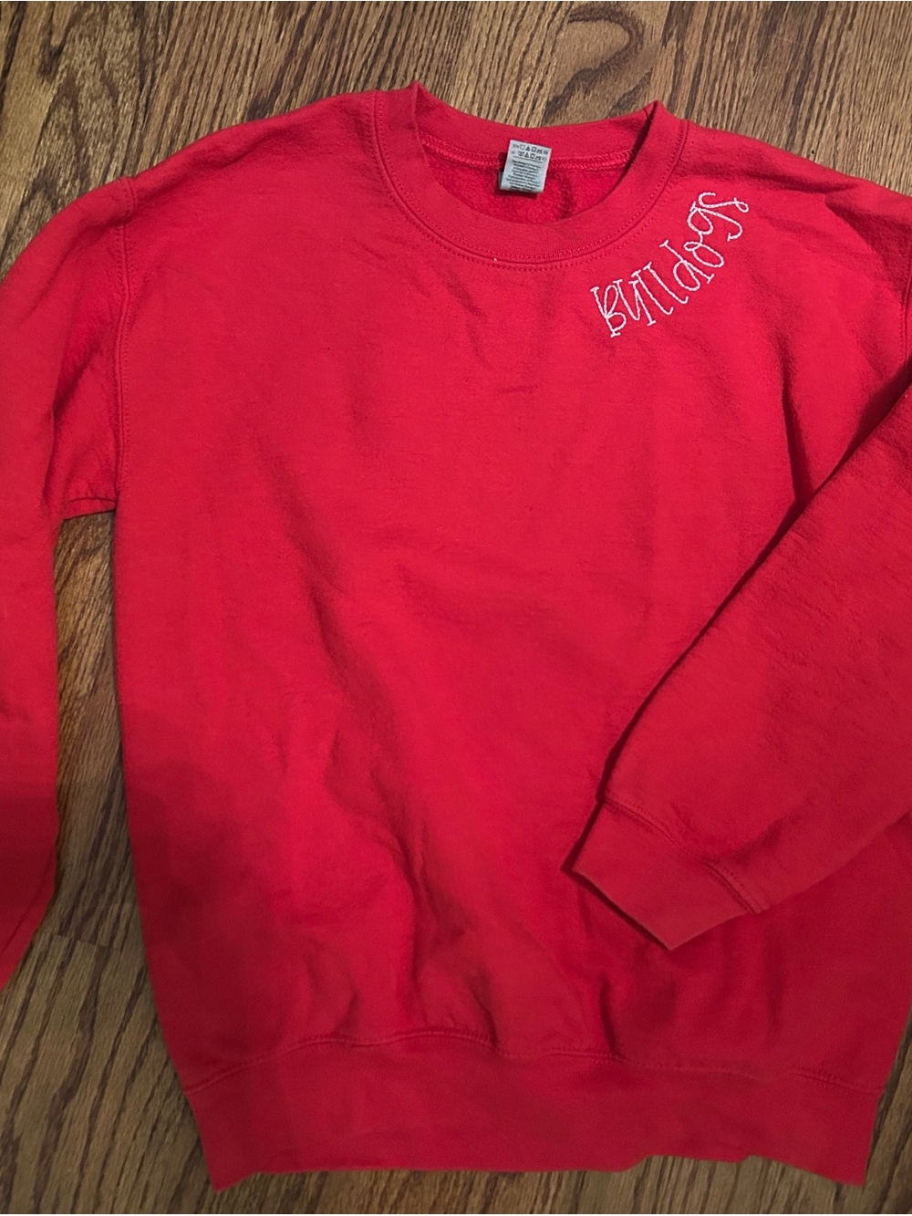 Gildan Red Crewneck Sweatshirt with Shoulder 'Bulldogs' Embroidery